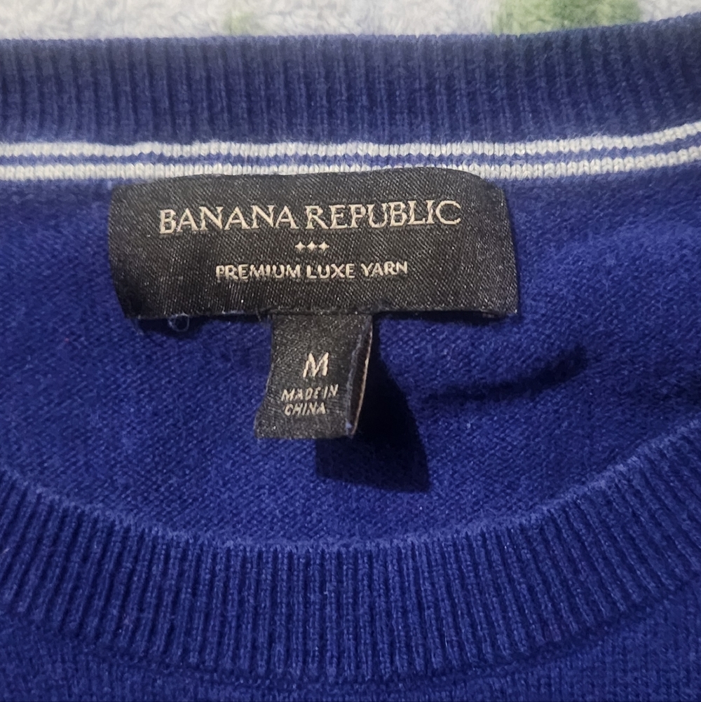 Banana Republic Men's Deep Blue Crewneck Sweater Premium Luxe Yarn Size M - Picture 2 of 15